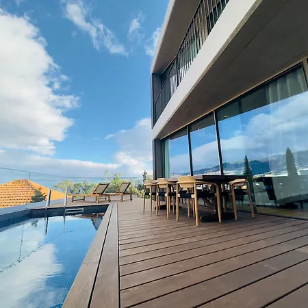 Blue Boat By Madeira * فونشال