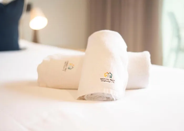 Blue Boat By Madeira פונשל